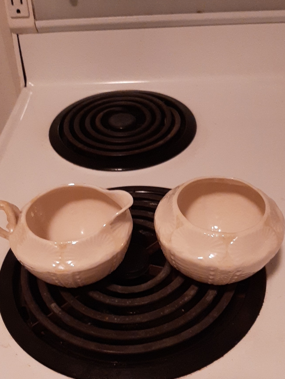 Belleek 9Neutral Cream Ceramic Sugar Bowl & Matching Creamer   Classic Tableware